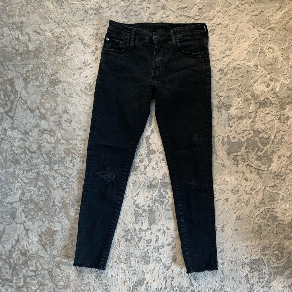 Black ripped skinny jeans